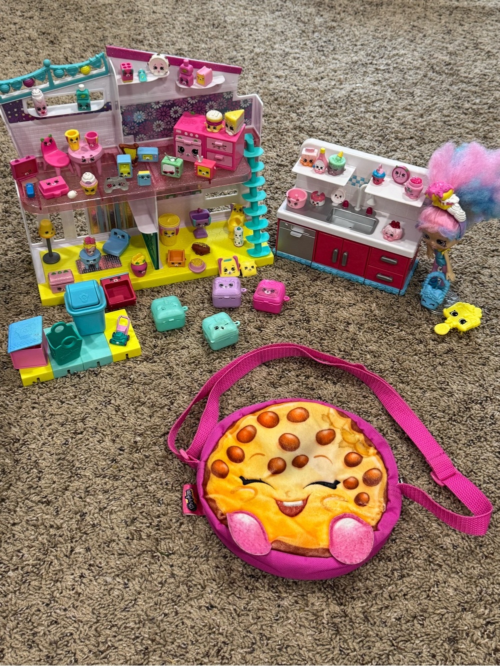 Shopkins Play Set with Pink Pizza Crossbody Bag - Colorful Toy Accessories